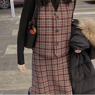 Plain Button Vest / Midi A-line Skirt
