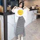 Printed Oversize Elbow-sleeve T-shirt / Striped Midi Pencil Skirt