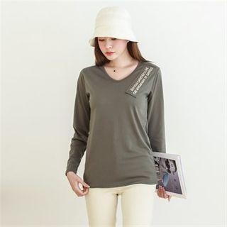V-neck Letter-patch T-shirt