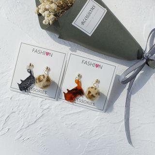 Non-matching Cat & Pompom Earring