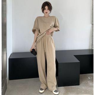 Oversized Plain T-shirt / Straight-cut Loose Pants