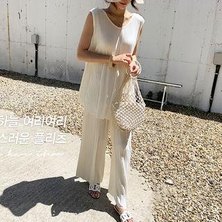 Sleeveless Accordion-pleat Top Ivory - One Size