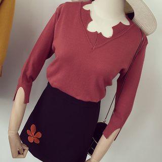 V-neck Ripped Knit Top