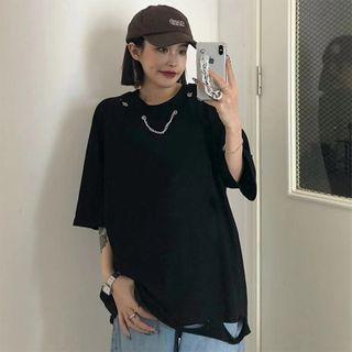 Elbow-sleeve Chain-accent Distressed T-shirt