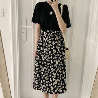 Short-sleeve Daisy Embroidered T-shirt / Daisy Printed A-line Midi Skirt