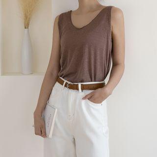 Sleeveless U-neck T-shirt