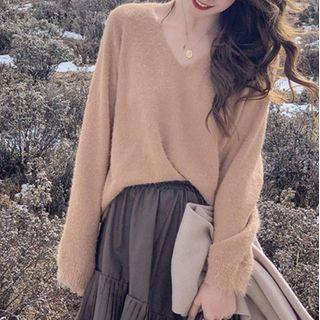 V-neck Plain Sweater / Pleated Panel Midi A-line Skirt