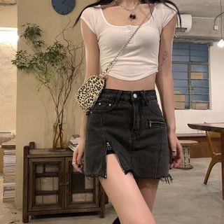 Short-sleeve Crop T-shirt / Denim Skirt