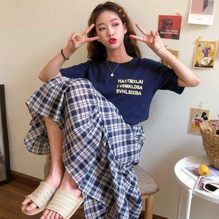 Short-sleeve Lettering T-shirt / Plaid A-line Midi Skirt