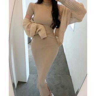 Set : Short-sleeve Plain T-shirt & Pencil Skirt