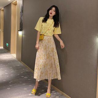 Short-sleeve Embroidered T-shirt / Midi Accordion Pleat Floral Skirt
