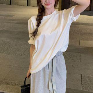 Elbow-sleeve T-shirt / Maxi A-line Skirt