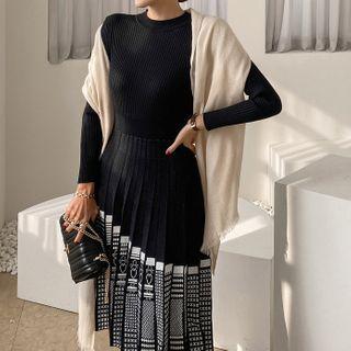 Patterned Pleated Knit Dress Black - One Size