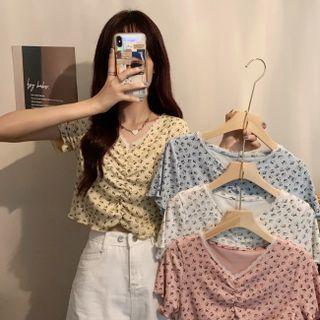 V-neck Floral Shirred Cropped T-shirt