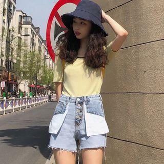 Open Back Short-sleeve T-shirt / Color Block Denim Shorts
