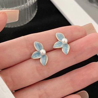 Pearl Petal Stud Earring / Clip-on Earring