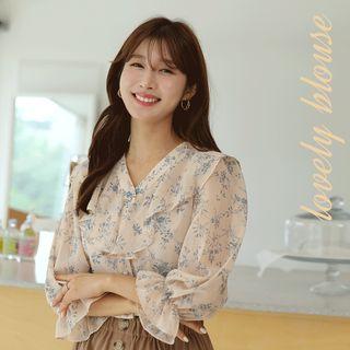 Ruffle-collar Bell-cuff Floral Blouse