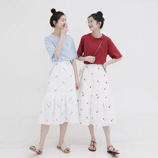 Embroider Short-sleeved Top / Embroider Skirt