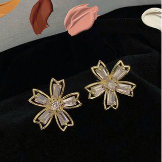 Rhinestone Floral Stud Earring 1 Pair - Flower - One Size