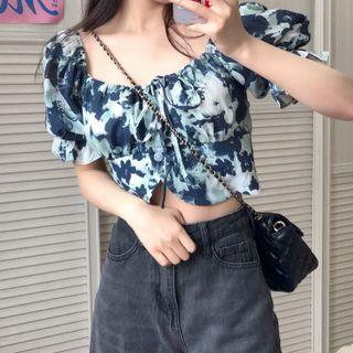 Distressed Straight Leg Jeans / Short-sleeve Top