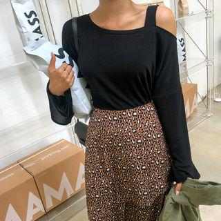 Cutout-shoulder Ruffle-cuff Top