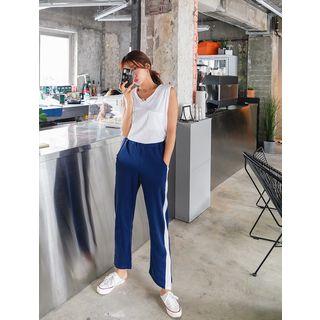 Pocket-front Sleeveless Distressed T-shirt