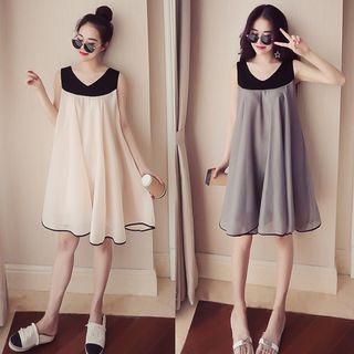 Sleeveless V-neck Chiffon Dress