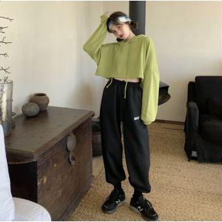 Cropped Hoodie / Lettering Jogger Pants