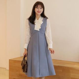 V-neck Sleeveless Dart-detail Flare Dress