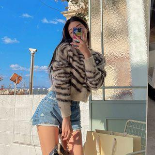 Zebra-pattern Cropped Fluffy Sweater