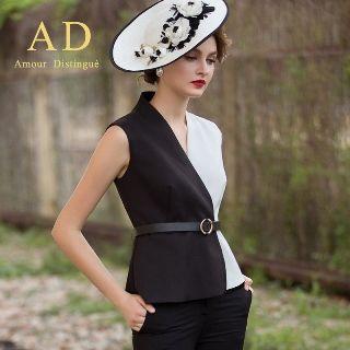 Sleeveless Color-block Top / Slim-fit Pants