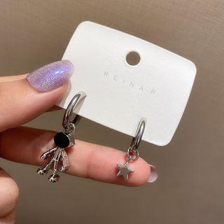 Non-matching Alloy Star & Astronaut Dangle Earring De2661 - 1 Pair - Asymmetric - Silver - One Size