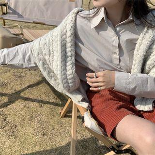 Chunky Knit Sweater / Plain Shirt / Corduroy Shorts