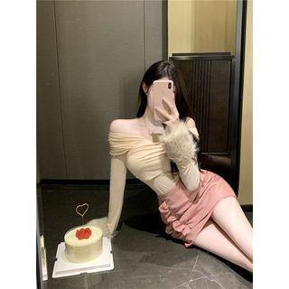 Long-sleeve Off-shoulder T-shirt / Ruffle Mini Pencil Skirt