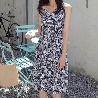 Spaghetti-strap Buttoned Pattern Dress