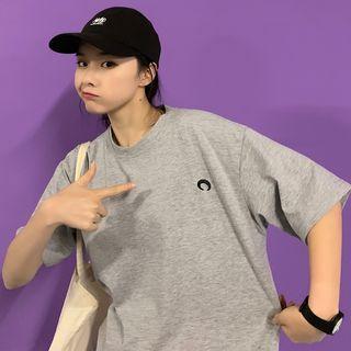 Short-sleeve Moon Embroidered Round Neck T-shirt