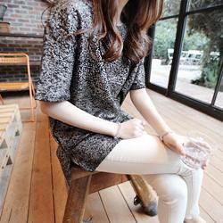 Round-neck Textured T-shirt