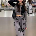 Off-shoulder Two-tone Panel Cropped T-shirt / Flower Print Sweatpants