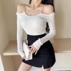 Cold-shoulder Chained Ribbed T-shirt