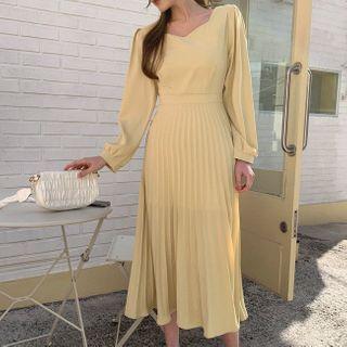 Sweetheart-neck Pleated Dress