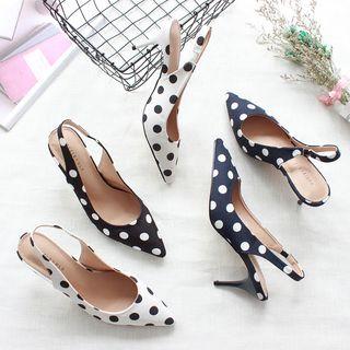 Dotted Pointed Pumps