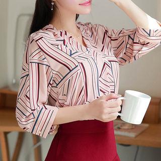 3/4-sleeve Slit-side Patterned Top
