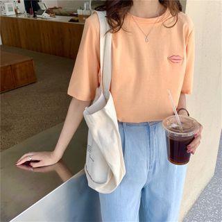 Embroidered Lip Short Sleeve T-shirt