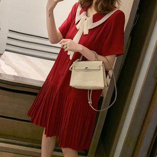 Short-sleeve Lace Trim Ribbon Pleated Mini Dress