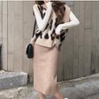 Leopard Pattern Knit Vest / Turtleneck Long-sleeve T-shirt / Back Slit Knit Skirt