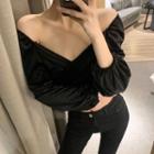 Long-sleeve V-neck Velvet Cropped Top Black - One Size