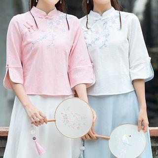 Traditional Chinese 3/4-sleeve Floral Embroidery Top