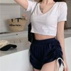 Short-sleeve V-neck Cropped T-shirt / Sweatshorts