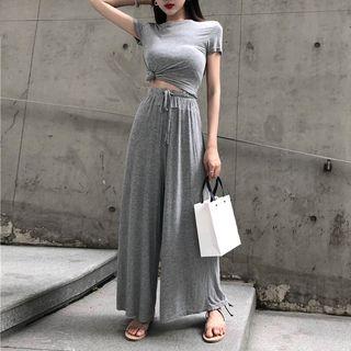 Short-sleeved Crop T-shirt / High-waist Wide-leg Pants