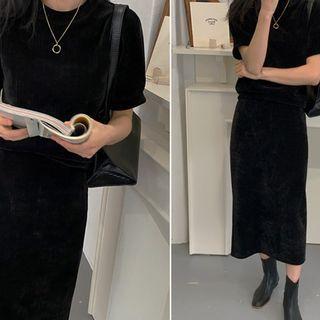 Set: Short-sleeve Knit Top + Slit-back Skirt